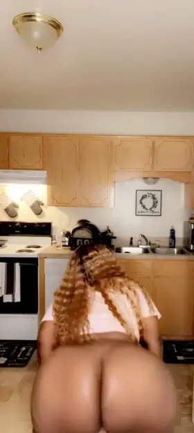 Chocolate cake anyone? 💋🍫🎂