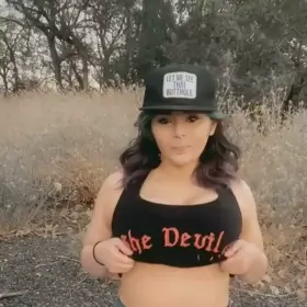 [F] Just a lil titty flash