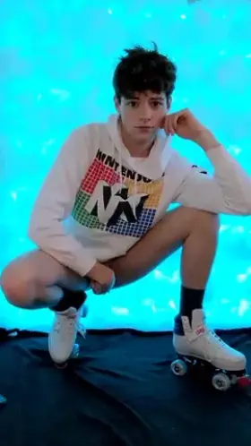 One of my weirdest turn-ons: Rollerskates 😂💕