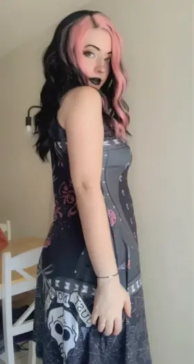 I caught you staring so I wanted to give you a surprise 🖤