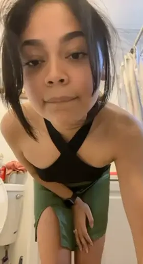 Imagine I text you to meet me in the bathroom ;)