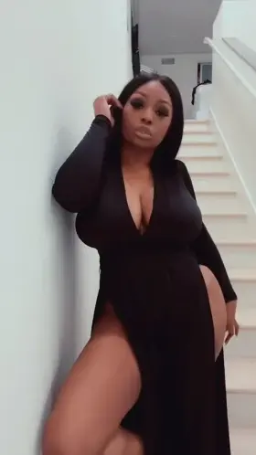 22[F]Arrow up that for some nudesInsta @miwho91