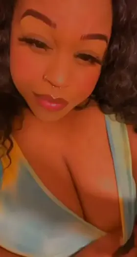 Beautiful Ebony babe with big tits I wanna play with you daddy