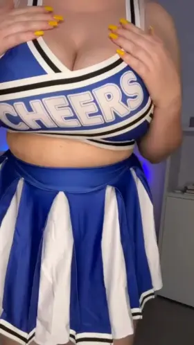 feeling comfortable enough to show my chubby tummy... plz be nice