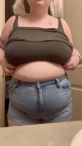 Blonde cutie here 😉