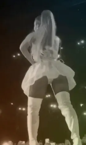 I want to worship her holy asshole