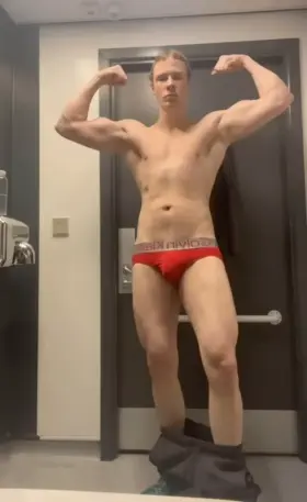 How’s 218lbs 6’5 and 9” for big and muscular?