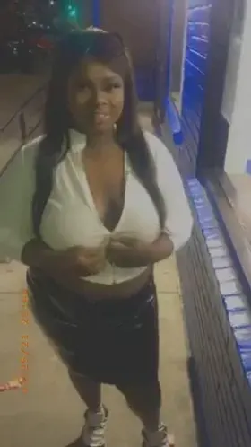 [f] Showed my boobs outside of the bar 😋[OC]