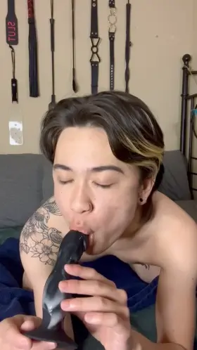 sucking off the cum n drool 🤤