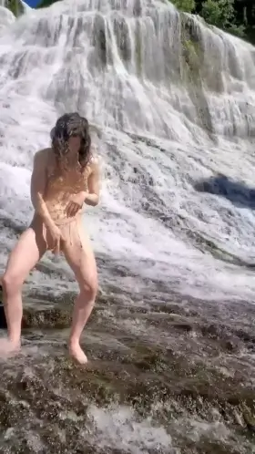 It's always a threesome; me, my lover, and mother earth 😉💦