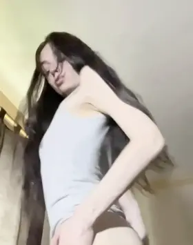 Sending a masturbating video to every guy that upvotes ☺️ (My auto reply is on)snap:emilyeva760