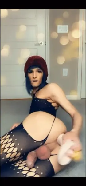 When I was in high school I wanted to fuck girls but kept getting friend zoned… now 🙈💕