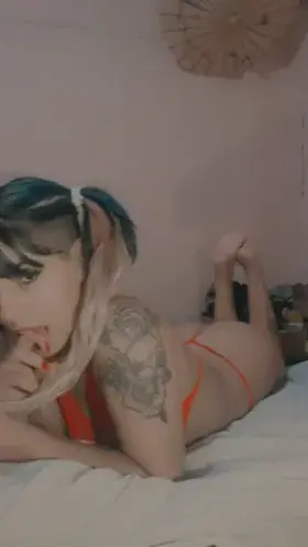 🚨 [FREE SUB]🚨 Hot little girl is waiting for you to play