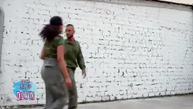 Leila Lowfire in Unter Fremden Decken 2