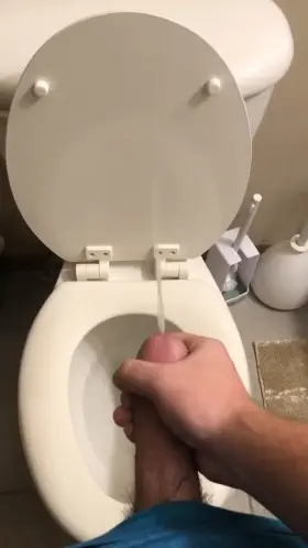 Spraying a lot of cum💦