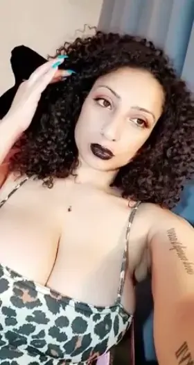 Who wanna serve goddess shanti😈