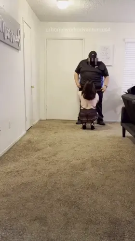 Hubby dared me to seduce the Domino's pizza guy Pt 3, I tell him that I am going to give him a tip [Sound on, click redgifs link]