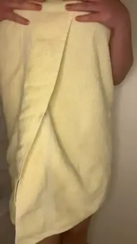 Got kinda insecure about my chubby tummy… am I still fuckable?