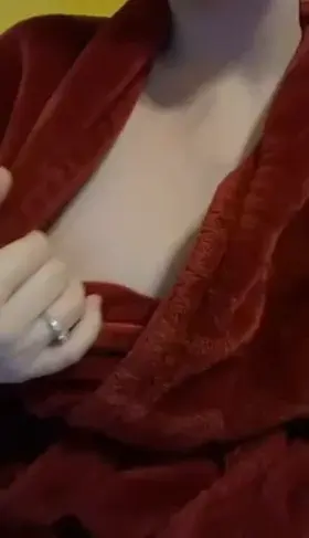 Playing with my tits while my fiancé watches 🤤