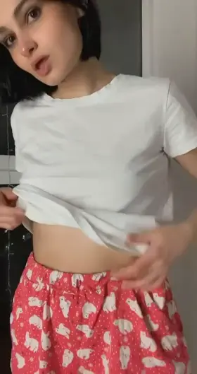 22 [F4M]Yall had more success on tinder or reddit when it comes to meet ups ?