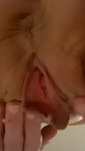 Your screen slut 💋 [F]