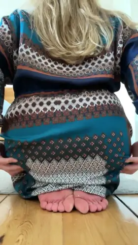 My feet are so tiny compared to my white bums