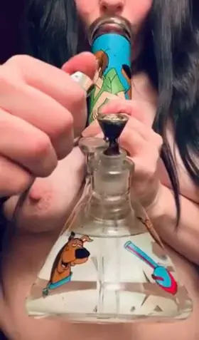 🌱 Everytime I smoke some MARY, it gives me the need to get FUCKED.. 👅 Does it only happen to me? 🌱