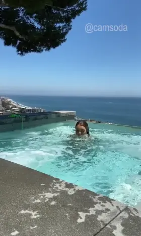 😳 Gabbie Carter 😳