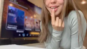 Anyone who wants to kiss? 🥰