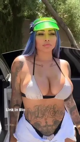 Hot big tits big ass whore👇