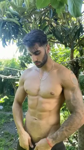 Handsome Big-Dicked Hunk Shows His Stuff 🍆This Weekend on ManCuntry.com‼️