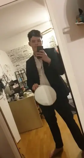 [19] You see me walk in on you while you game like this, what do you do? 😈