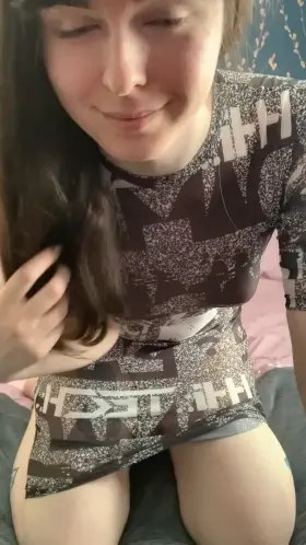 this dress rides up far too easily 😳