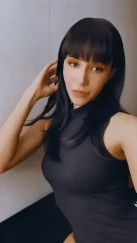 Who would like to f*ck me in that black outfit?😇