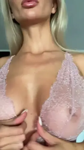 No bra for easy access🔞😈💕