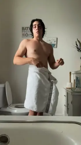Oh no I dropped my towel 🫣
