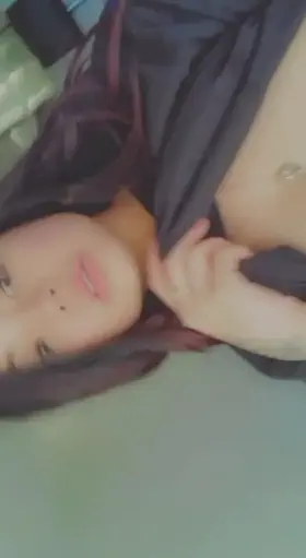 (Gif) My roommates didn’t even bother to say anything when they passed in front of me 😋💋