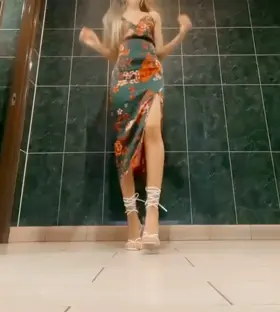 Do u like watching me play with my pussy in public toilets?💋