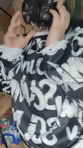 Just showing my little butt off on reddit [OC]