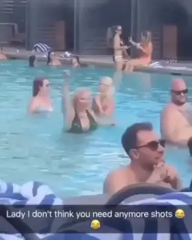 Everyone in the comments think she's drunk..