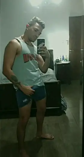 First Time showing my ass 😈😈. Say ME if u wanna play with me. 😏🥵🥵