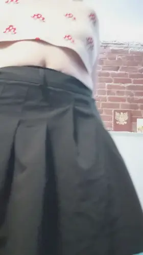 Oops it slipped out of my skirt 😳