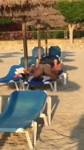 Couple Can't Stand It and They Have Sex on a Public Beach!