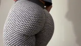 these yoga pants hug me in alll of the right places