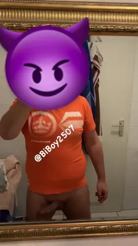 Good morning from me and my halfboner. 😏 could somebody maybe get him fit and hard for the day ❤️😉