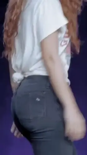 SHAKIRA JEANS ASS !