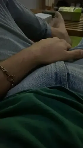 [28] looking for a little dude