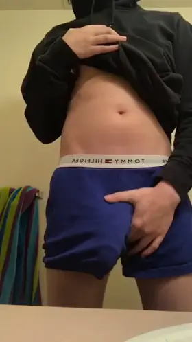 anyone in need of a 6’7” daddy? 😈