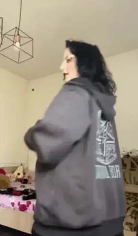 A Romanian girl wants to put my titties in your mouth🥺👉🏻👈🏻