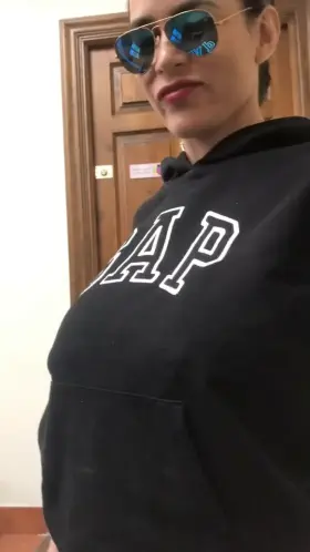 Going down the stairs... one day I meet the neighbor! [gif]